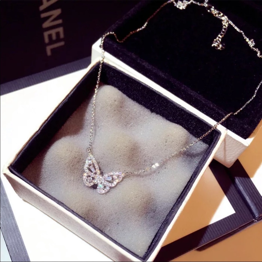 New Women’s Beautiful Butterfly Diamond Necklace - Picture 4 of 6